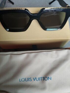 Louis Vuitton. Women Accessories Glasses